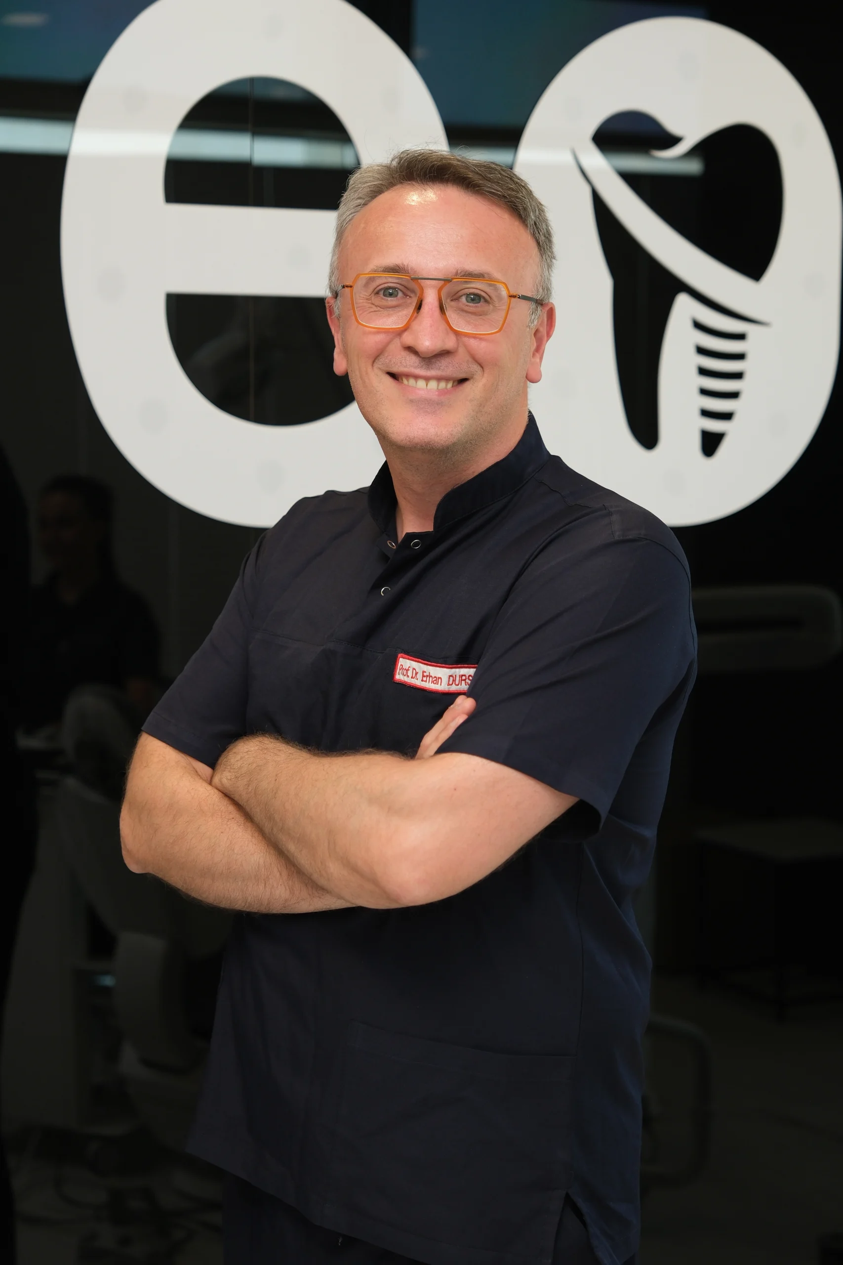 Prof. Dr. Erhan DURSUN, Ankara Diş Hekimi, Diş Doktoru, Dişçi, Periodontoloji ve İmplantoloji Uzmanı