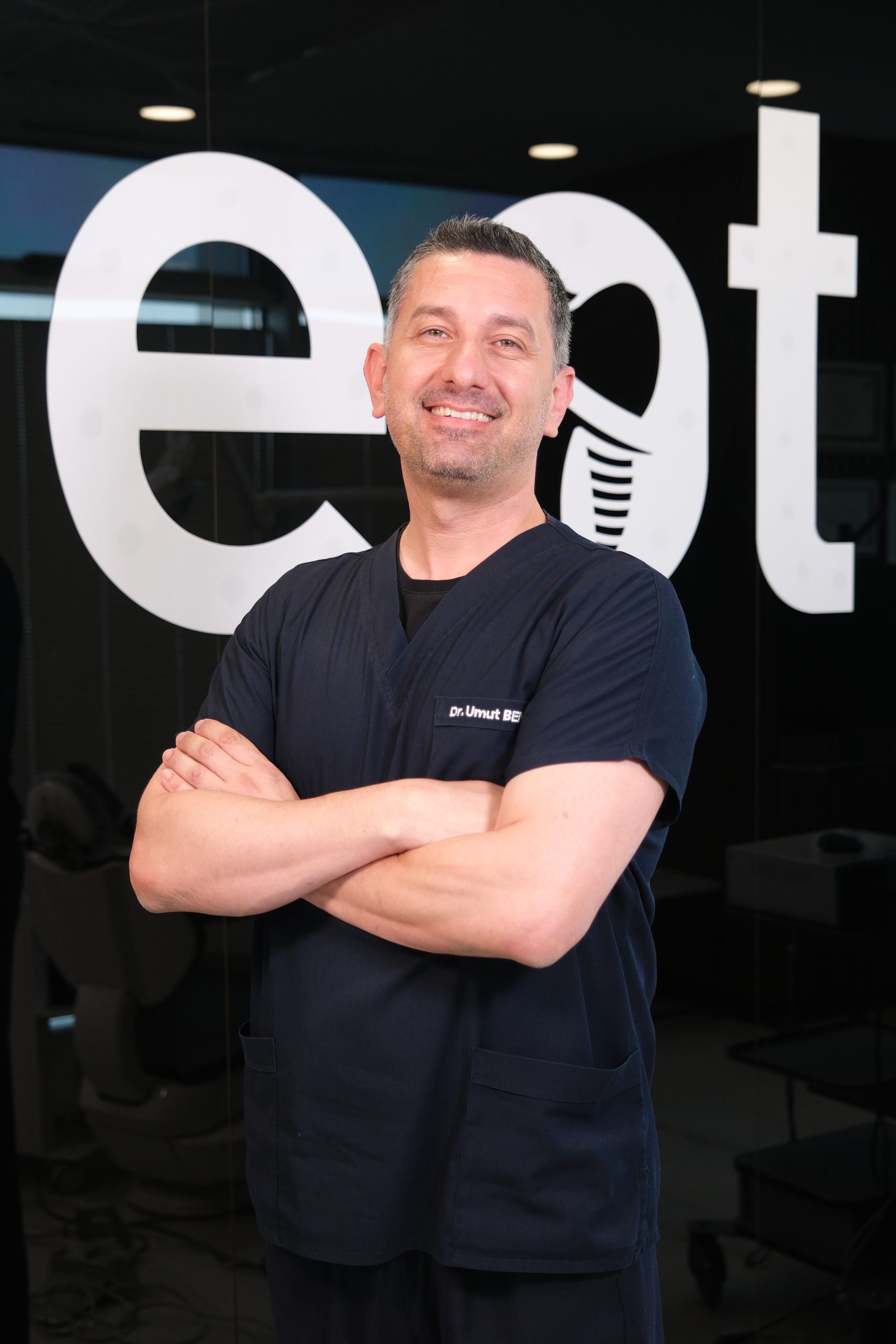 Dr. Dt. Vahdi Umut BENGİ, Ankara Diş Hekimi, Diş Doktoru, Dişçi, Periodontoloji ve İmplantoloji Uzmanı